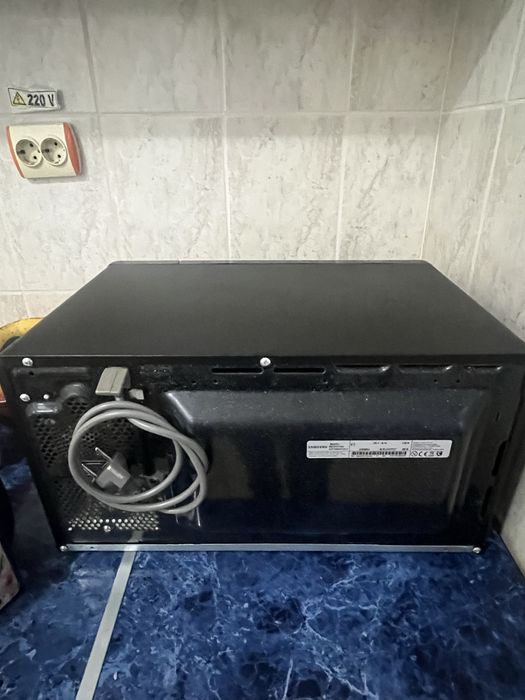 Cuptor microunde samsung model: ms23f301tak cu interior ceramic