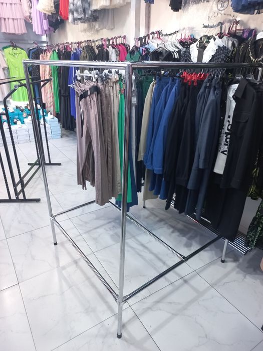 Продаются стойки для бутика