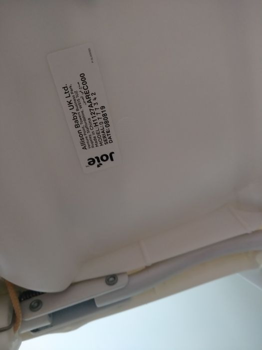 Продам стульчик для кормления ребенка Joie