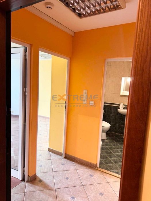 Дава се под наем Офис в Варна, ЖП Гара - 50 кв.м за 372 € - Снимка #1