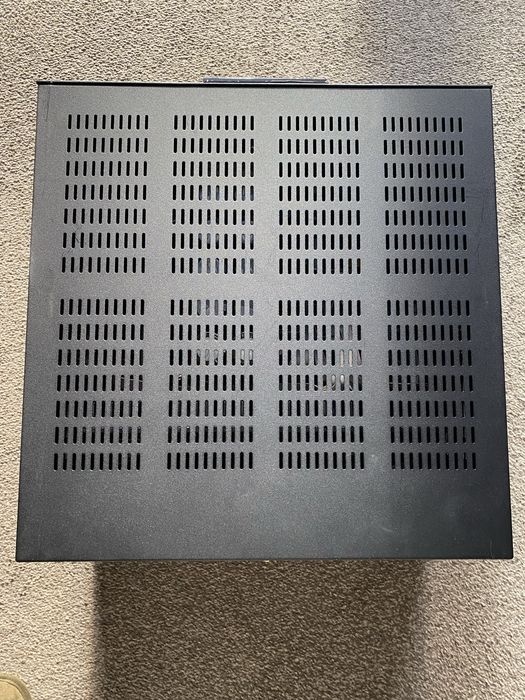 Професионален студиен усилвател 5x300W