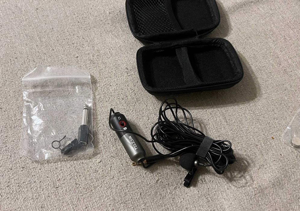 Microfon lavalier TELESIN cu accesorii si husa de transport