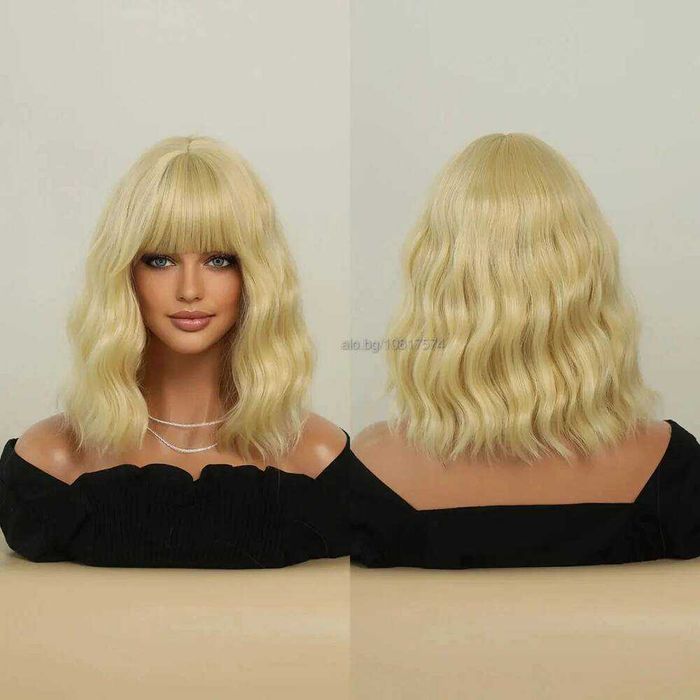 Златисто руса вълнообразна перука с бретон - 40 см