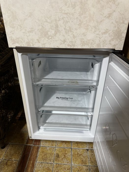 Продам холодильник LG