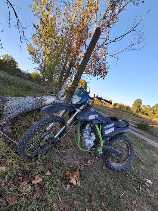 De vanzare sau schimb cross 250cc 4 t