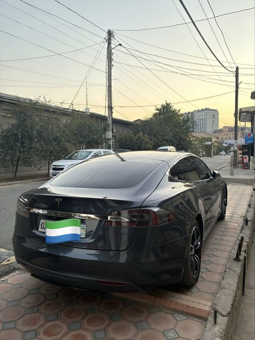 Tesla model S 2015