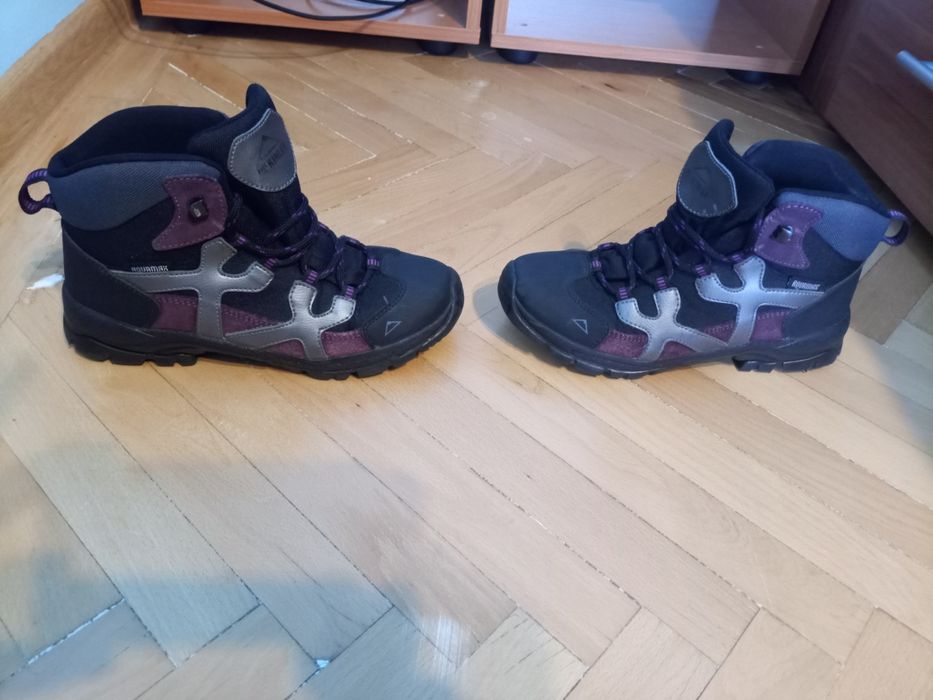 Ghete de piele, impermeabile, mărime  37, firma Bontimes, 32 lei perec