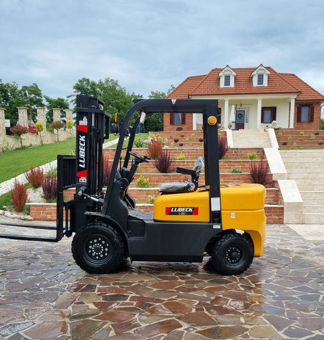 Motostivuitor Lubeck L-251 2.5 tone ridicare NOU  Garantie 2 ani