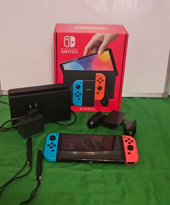 Nintendo Switch OLED 64GB – Full Box, stare excelentă