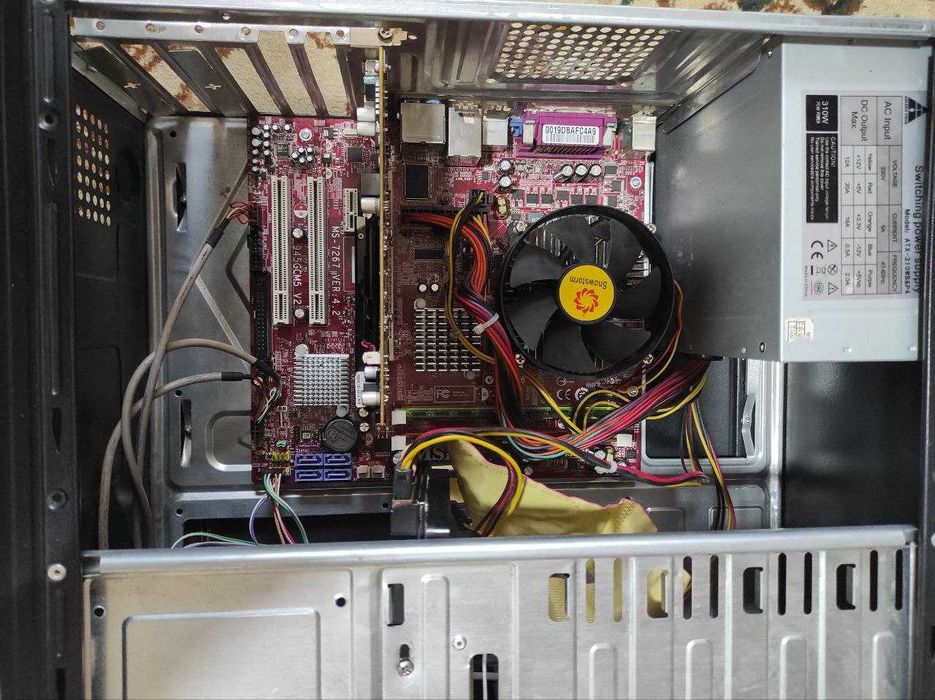 Системный блок смонитором.