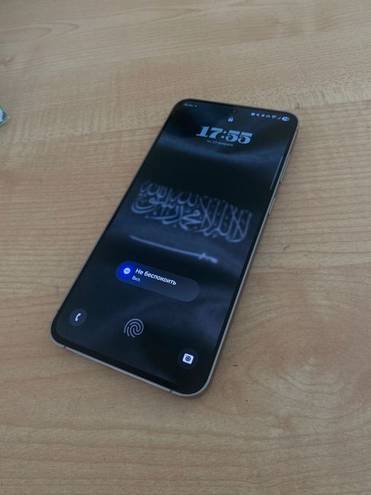 Продам телефон новый почти с25фе