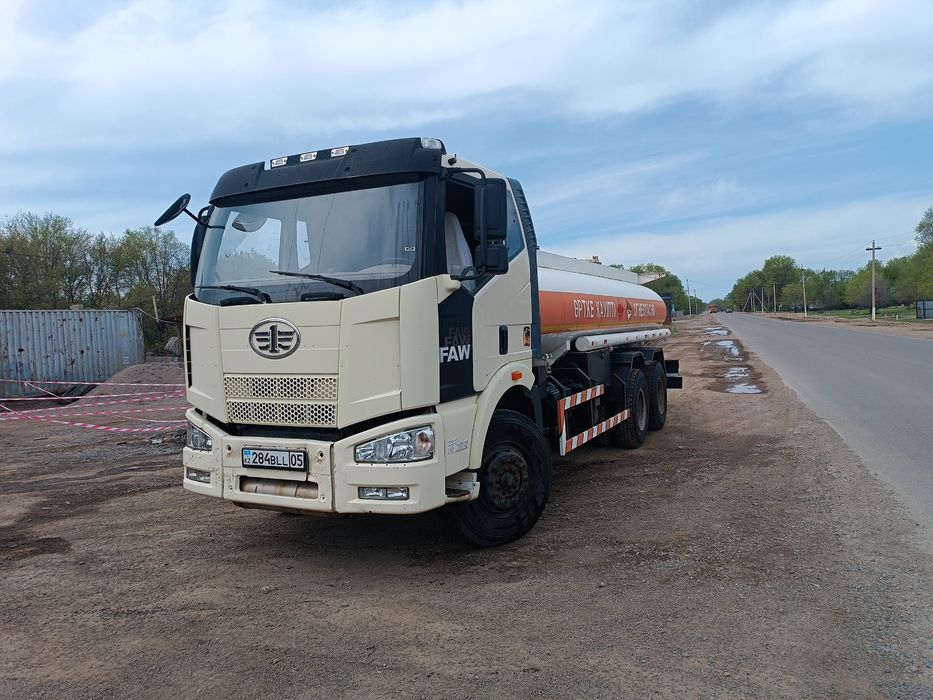 Бензовоз FAW 12м3