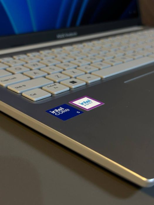 Kuchli Noutbuk Asus Vivobook
