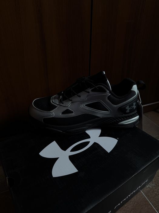 Кроссовки женские UNDER ARMOUR