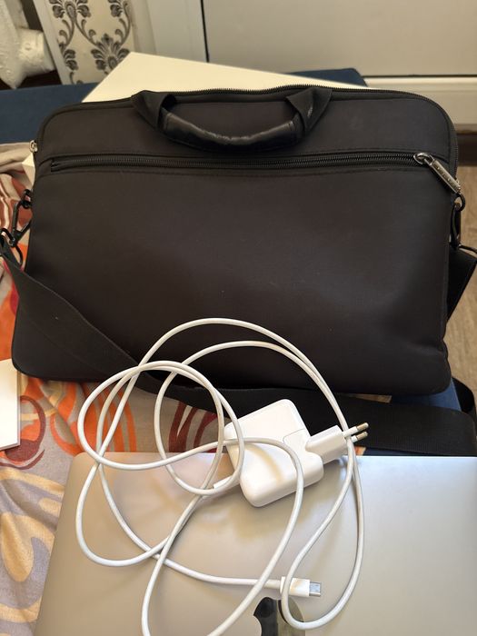 13-inch Macbook Air with Apple M1 chip