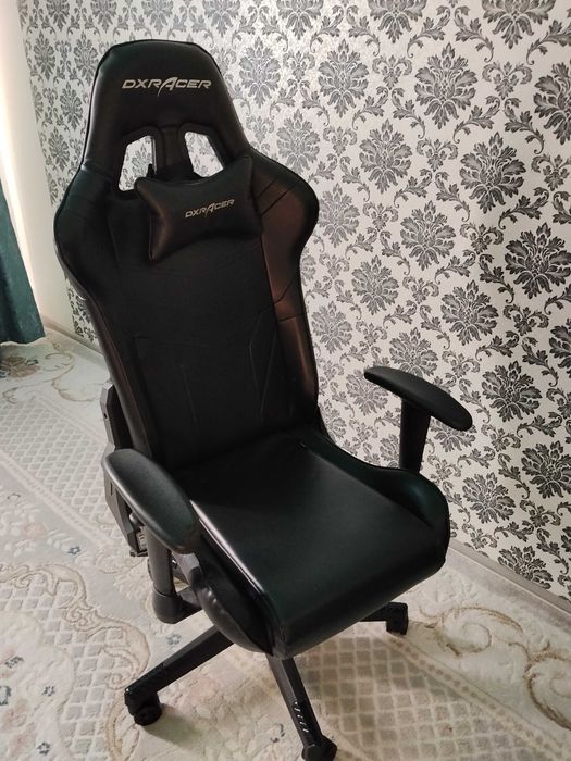 Продам игровое кресло DXRACER