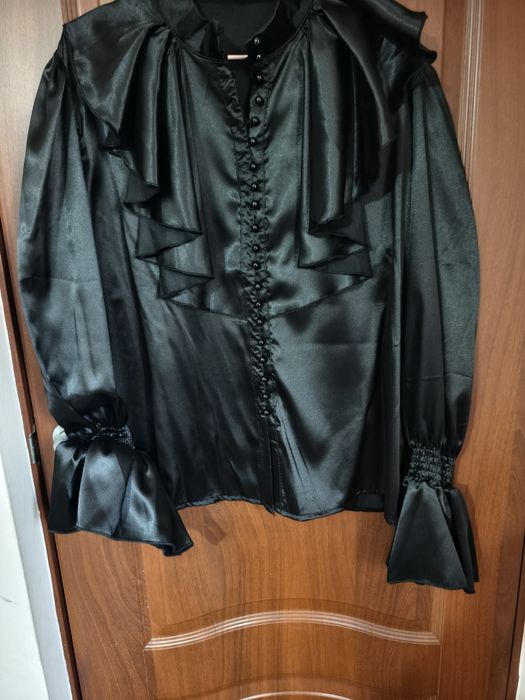 Блузка атласная новая