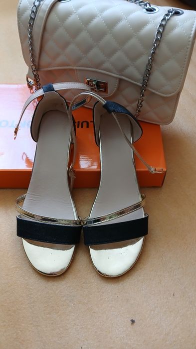 Super Reducere Pachet Sandale. +Geanta Noi