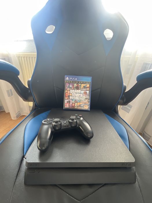 PS4 Slim с 4 игри и джойстик