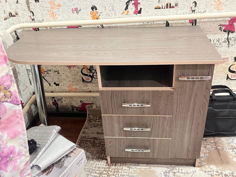 Стол для учебы и работы