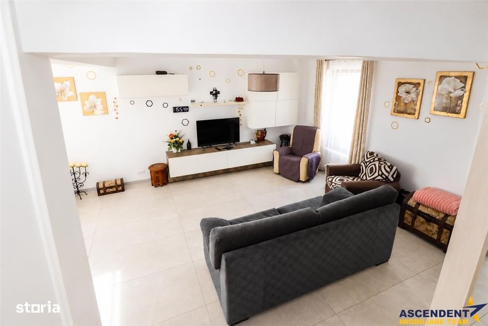 Casa familiala,3 dormitoare,incazire pardoseala,terasa,530 mp teren,Sa