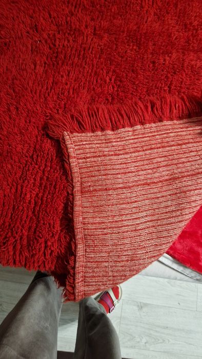 Червен вълнен губер /китеник/ с размери 170 см./220 см.