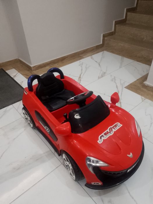 Червена акумулаторна кола