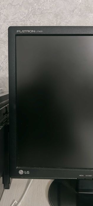 Монитор LG 17 черный