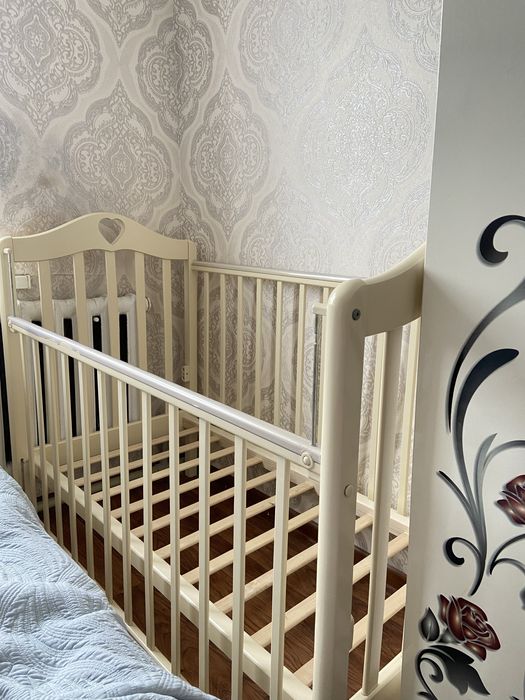 Манеж с бортиками