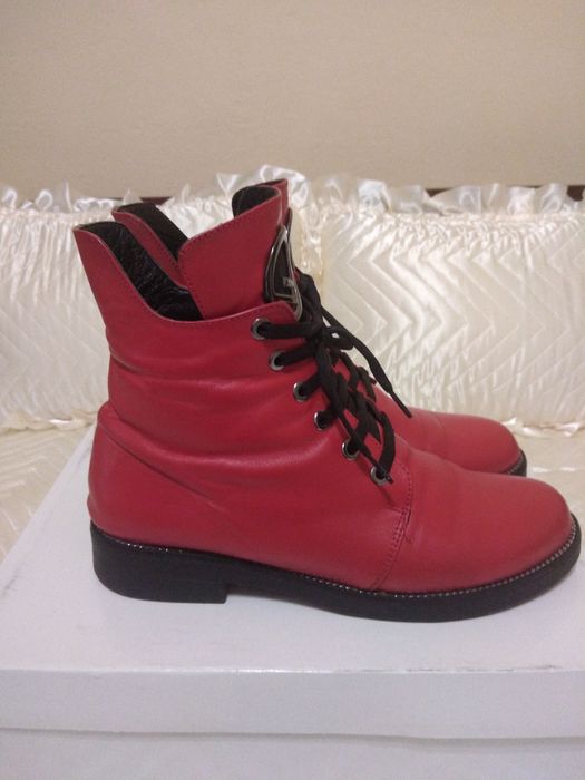 Дамски боти от естествена кожа