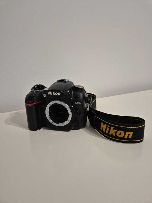Nikon D7000 + obiective + accesorii COMPLETE – stare excelentă, doar 20211 cadre