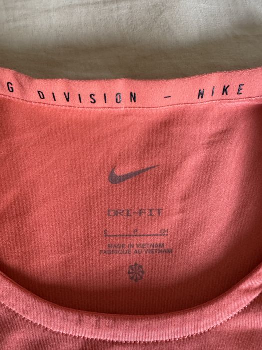 Продавам мъжки екип на Nike за бягане!