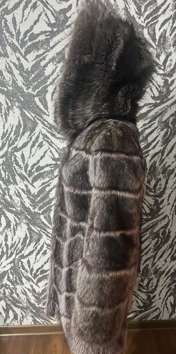 Шуба зимняя  из енота