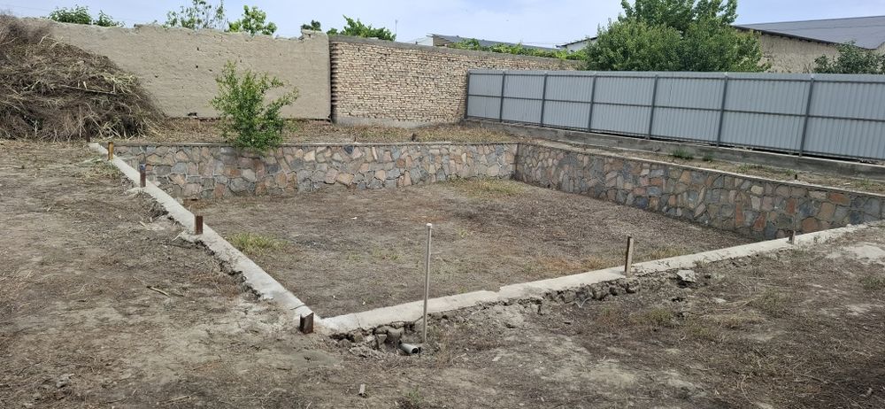 Qorajerida Hovli sotiladi