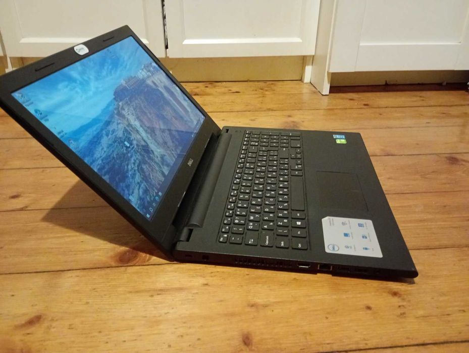 Лаптоп Dell 15 /ново SSD/ геймърски /нова батерия /GeForce 820M 2GB