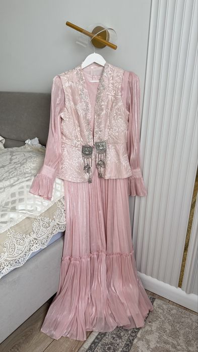 Нов красивое пл 1 раз одевалась