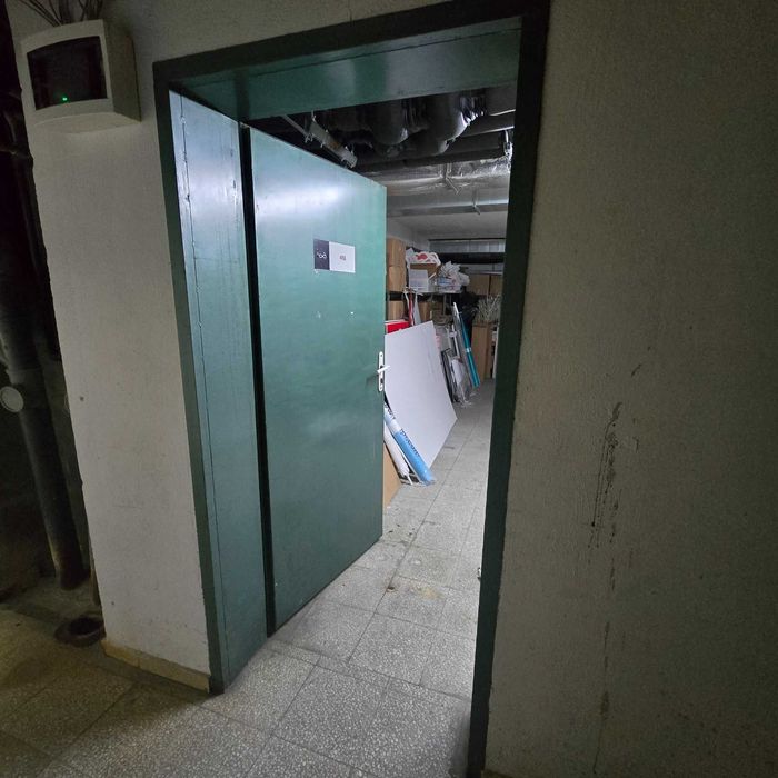 Продавам мeтални врати