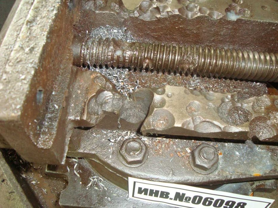 Тисы слесарные б/у