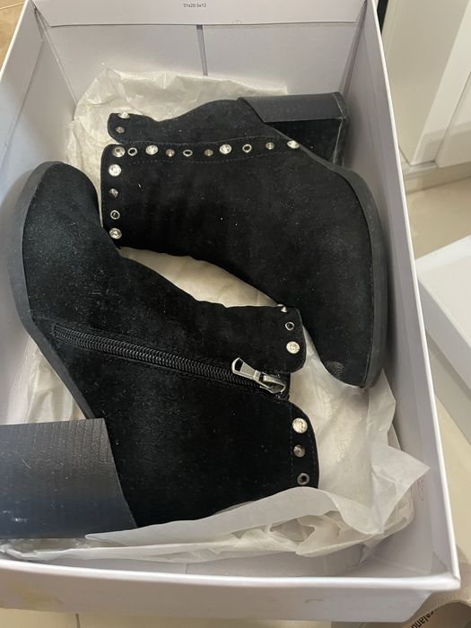 Боти от естествен велур