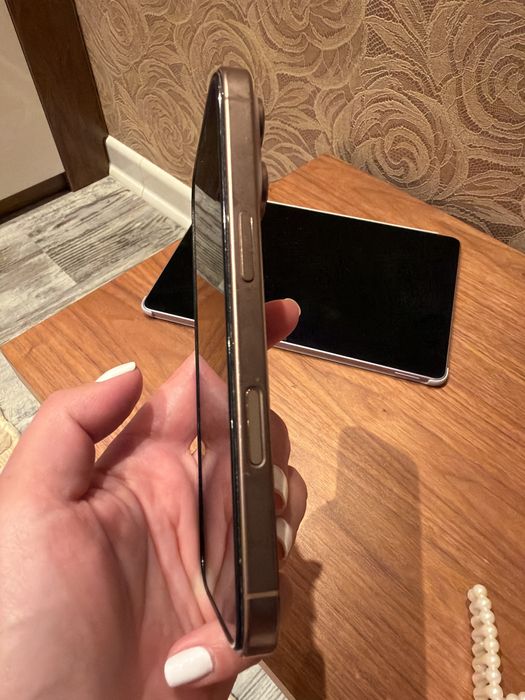 Продам iphone 16 pro 512