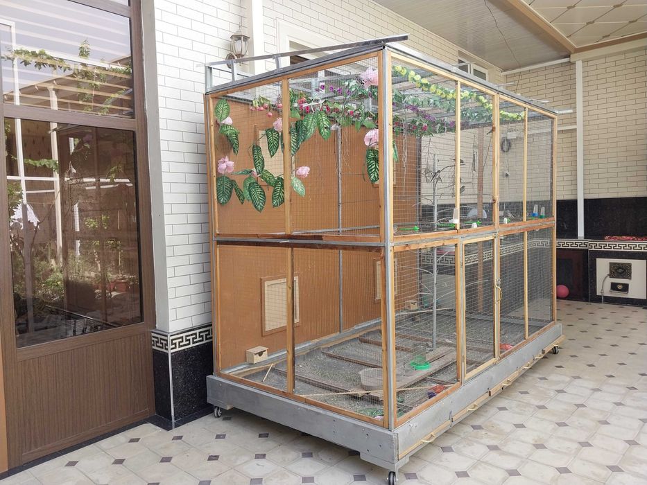 Большая клетка для птиц