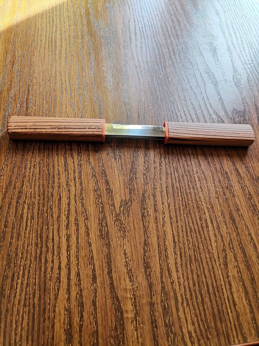 Ножове от цяло пърче метал с кожен калъф