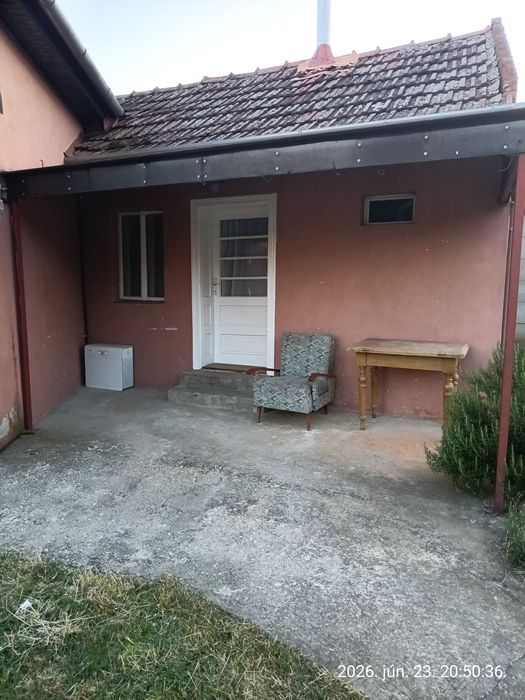 Casa cu doua camere de închiriat în Borș