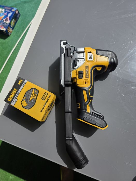 Fierastrau Pendular Dewalt DCS-335