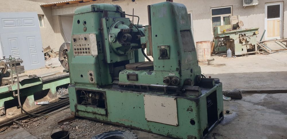 Универсальный фрезерный 6р82ш  сотилади