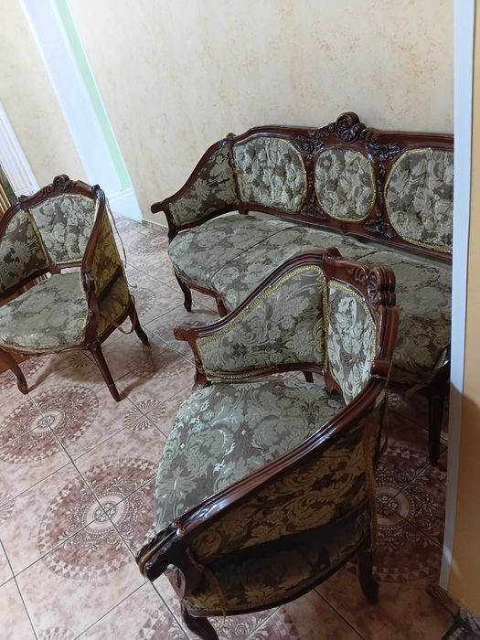 Продаю диван и 2 кресла антиквар