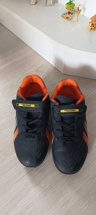 Продается спорт обувь для мальчика.