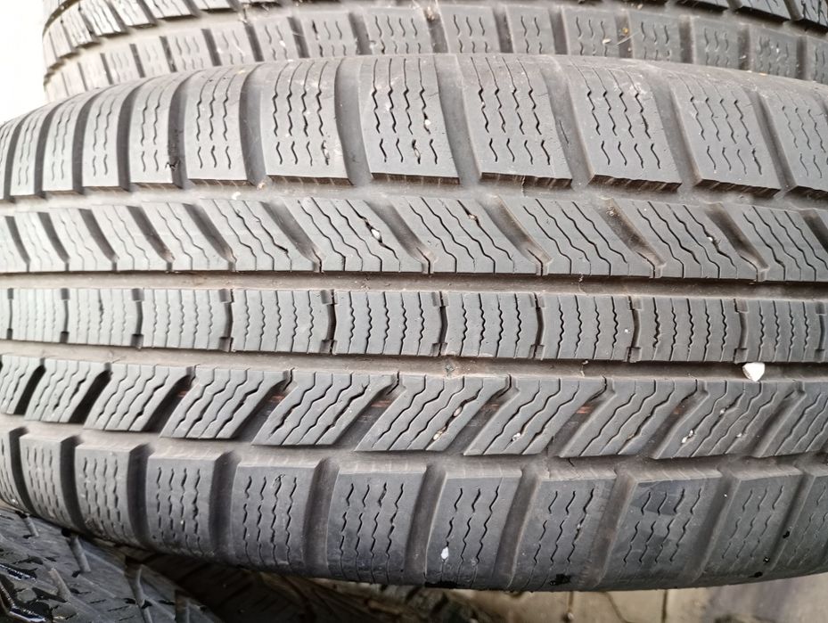 2 anvelope iarnă continental 215/65/17 6-7mm profil dot2422