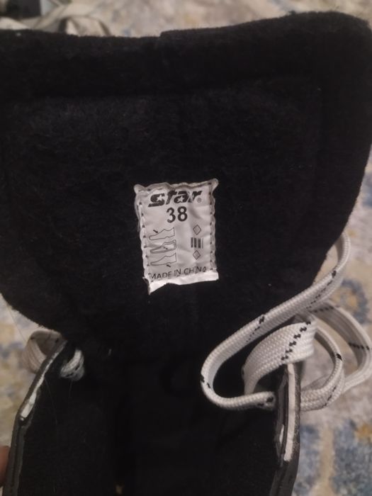 Продам коньки 38