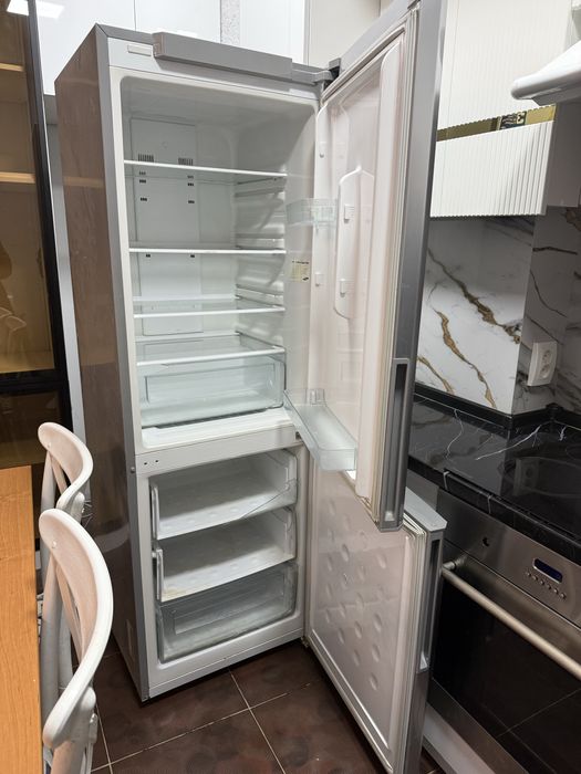 Холодильник Samsung